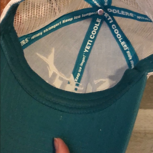 Yeti Hat - Picture 2 of 2